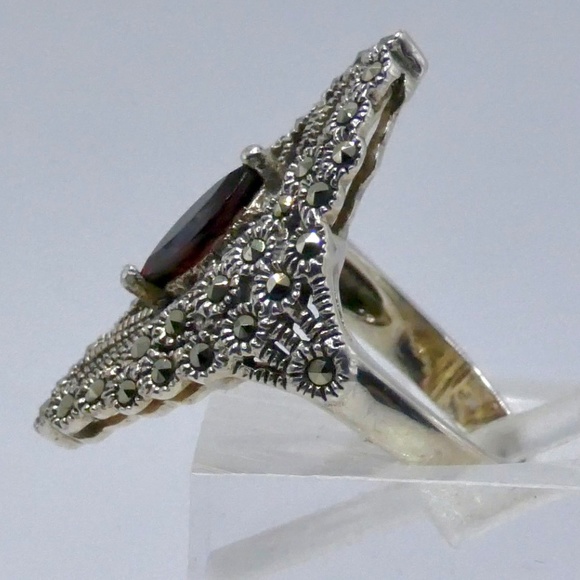 Chapal Zenray Vintage Sterling Silver, Marcasite & Garnet Ring - Picture 3 of 8